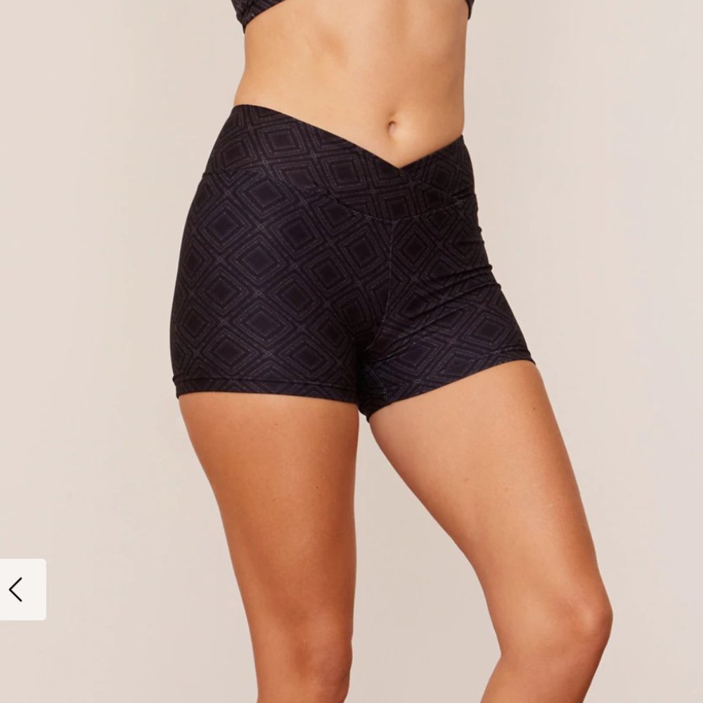 Wolven summit crossover high waisted shorts